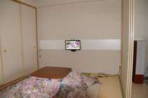 白ポリの壁面テレビかけ