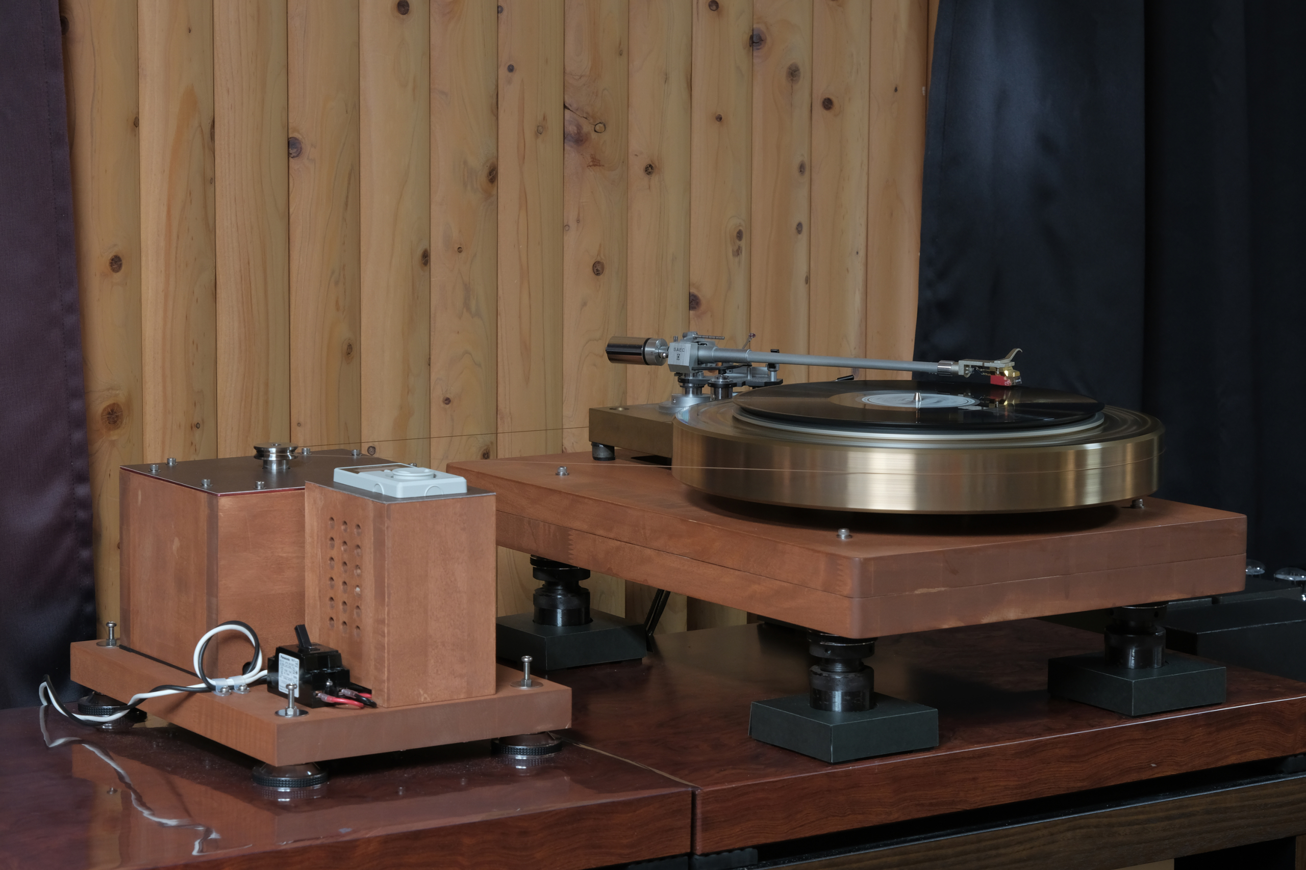 カバ桜積層材のレコードプレーヤーベース
