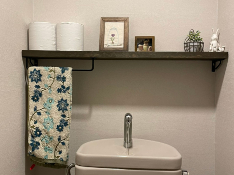 メルクシパイン集成材のトイレの棚