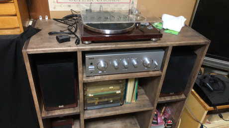 ゴム集成材のオーディオラック