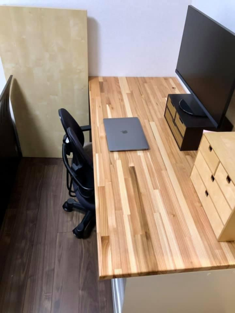 杉無節集成材のデスク天板