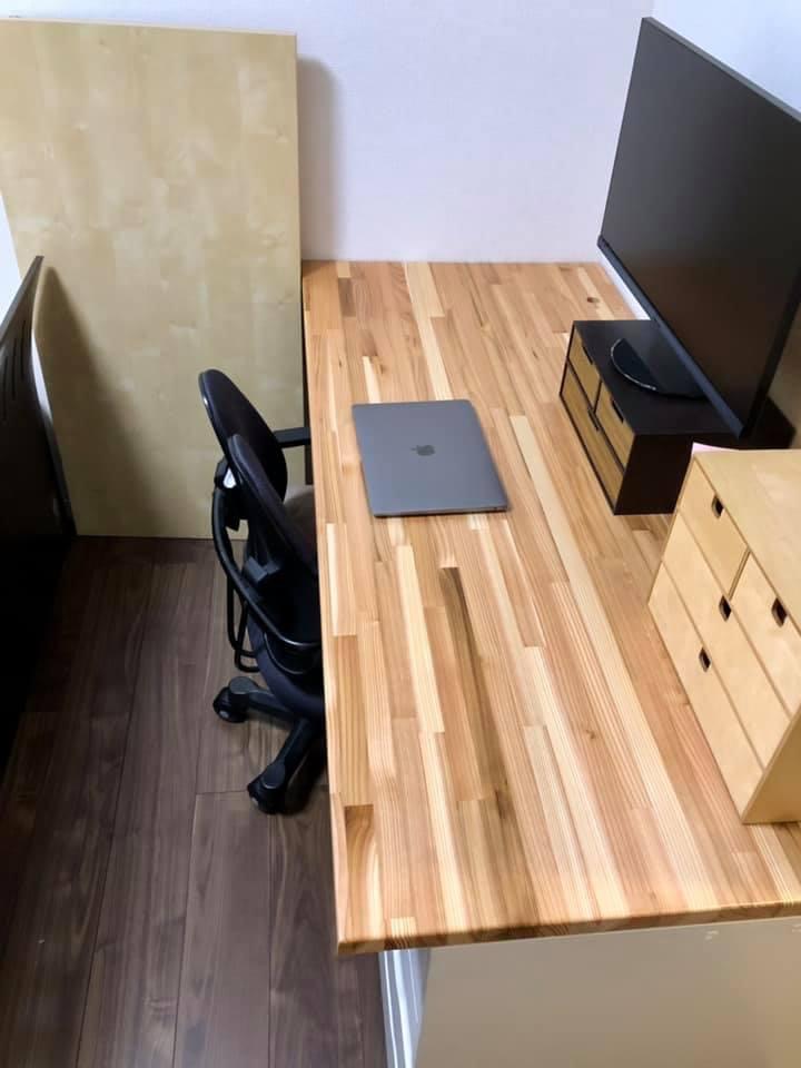 杉無節集成材のデスク天板