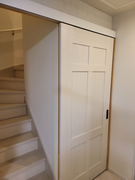 ゴム集成材（積層材）の扉のフレーム